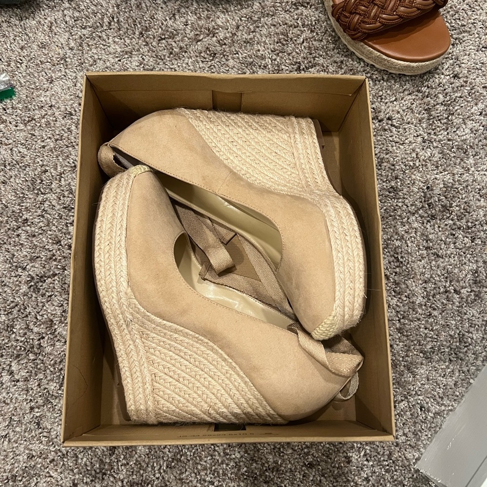 Jessica Simpson Tan Wedge Espadrilles with Ankle Ties